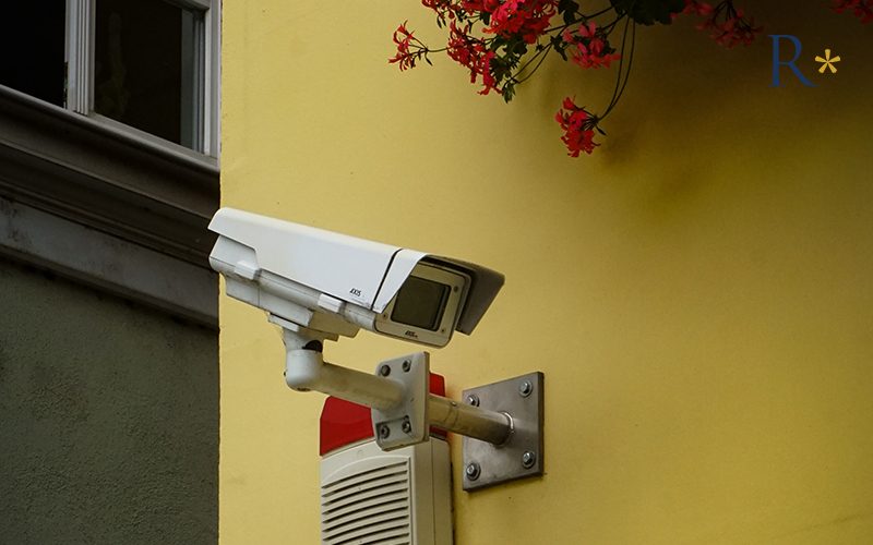 Si possono mettere le telecamere in casa se c'è la badante?